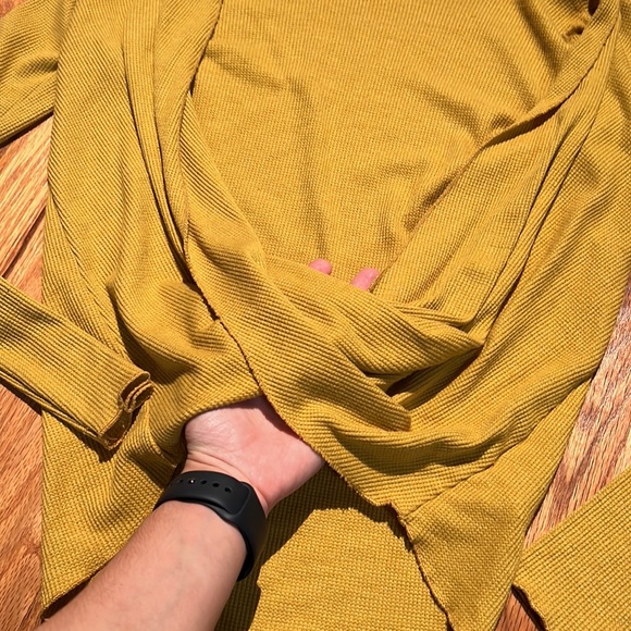 Project social T urban outfitters wrap top. Mustard color - Picture 3 of 4